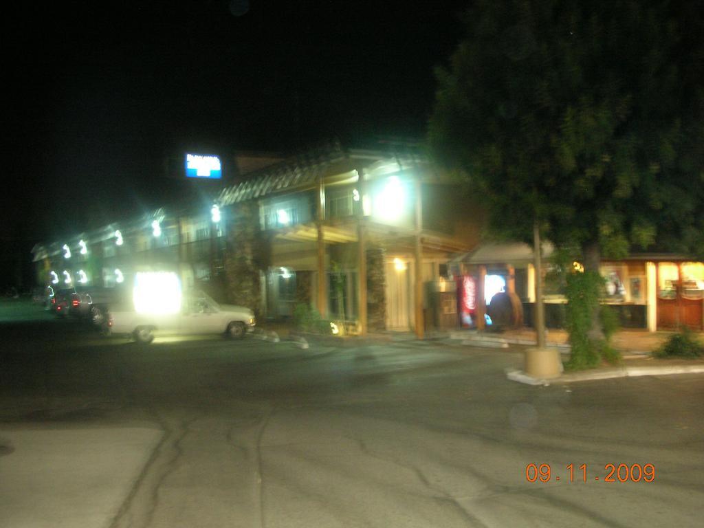 Parkside Inn Fresno Buitenkant foto
