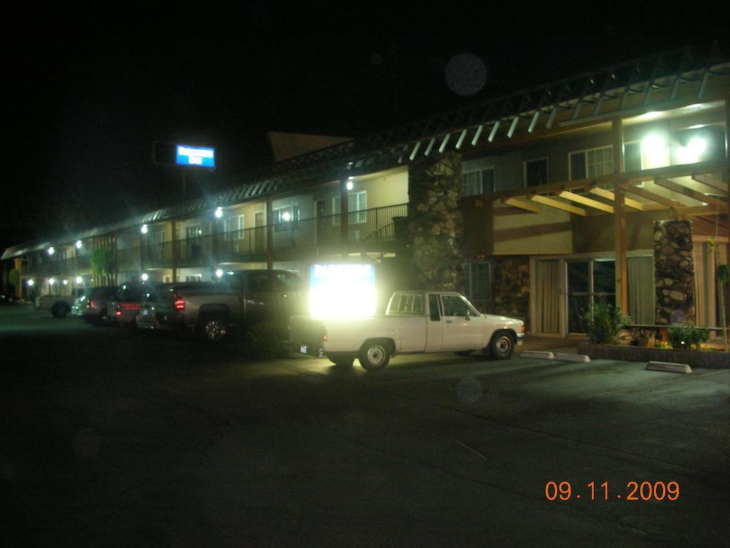 Parkside Inn Fresno Buitenkant foto